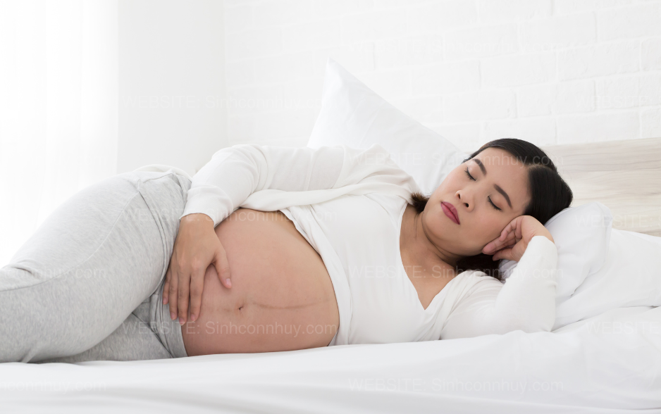Nằm ngủ nghiêng trái là dấu hiệu mang thai con trai