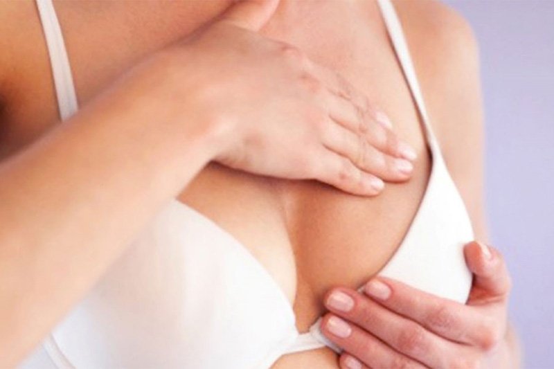 Ngực căng đau, biểu hiện có em bé sau quan hệ